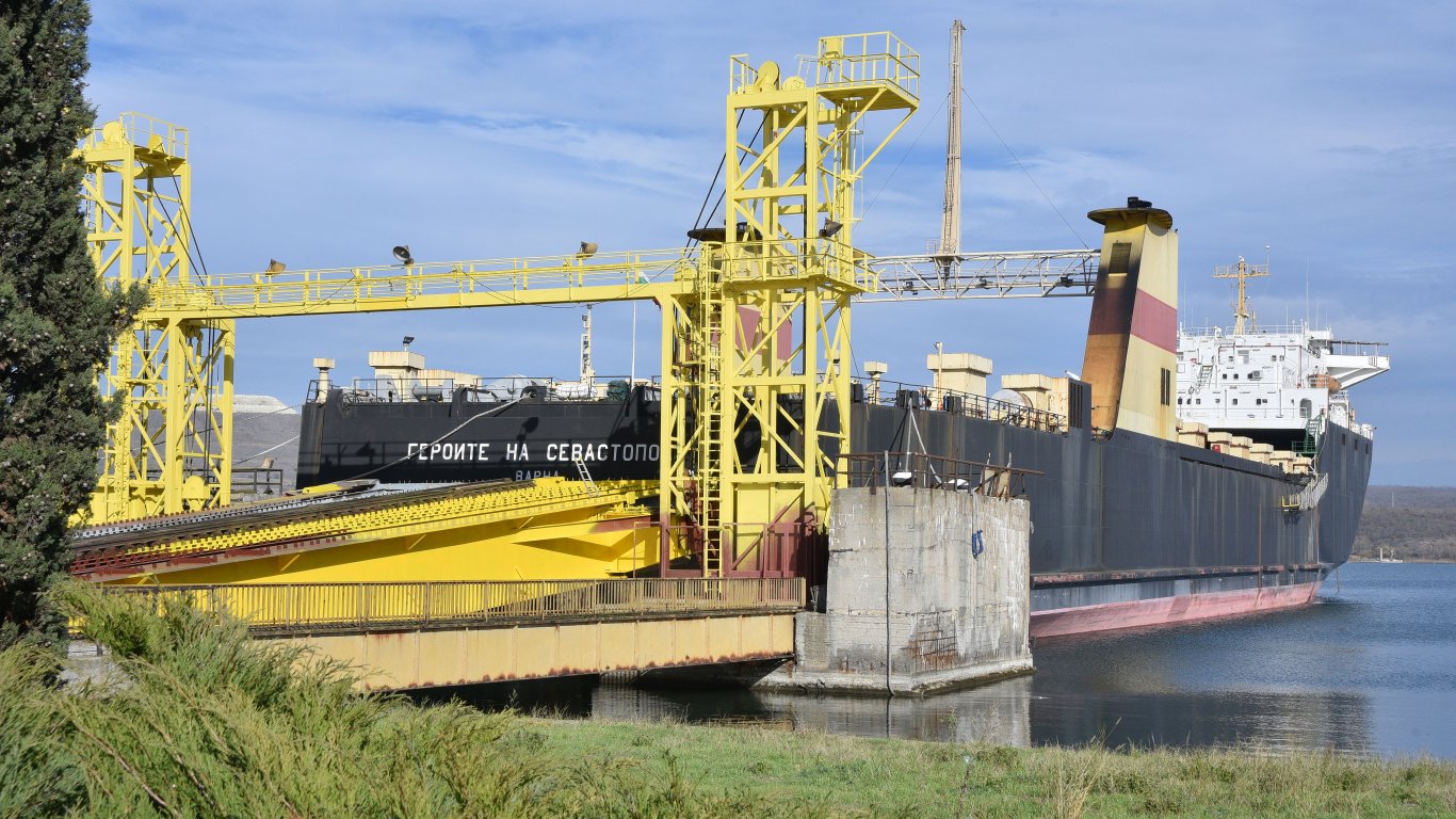 Фериботният комплекс край Варна ще бъде ремонтиран с 13 милиона лева (снимки)