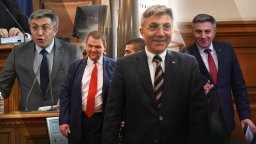 "Аз знам, че той знае, че не само аз, и много други вече знаят": Бисерите на Карадайъ