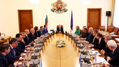 Правителството работи и ще работи по важните приоритети повишаване