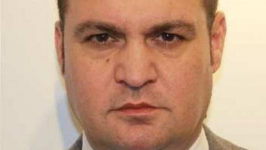Осъден за корупция румънски кмет избяга в чужбина с такси и чужда лична карта
