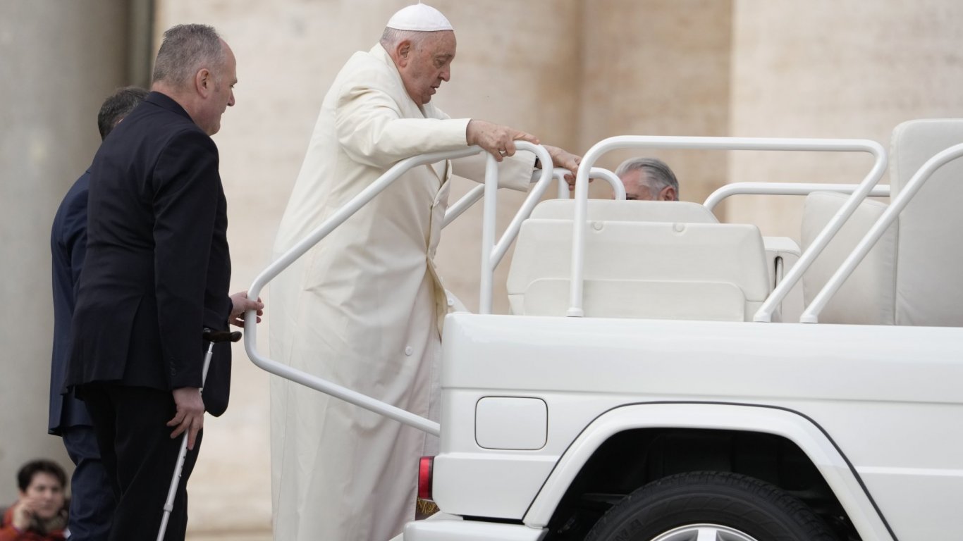 Папата поиска да опрости сложните ритуали и да бъде погребан извън Ватикана