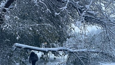 Призовавам всички граждани да бъдат внимателни при излизане навън заради