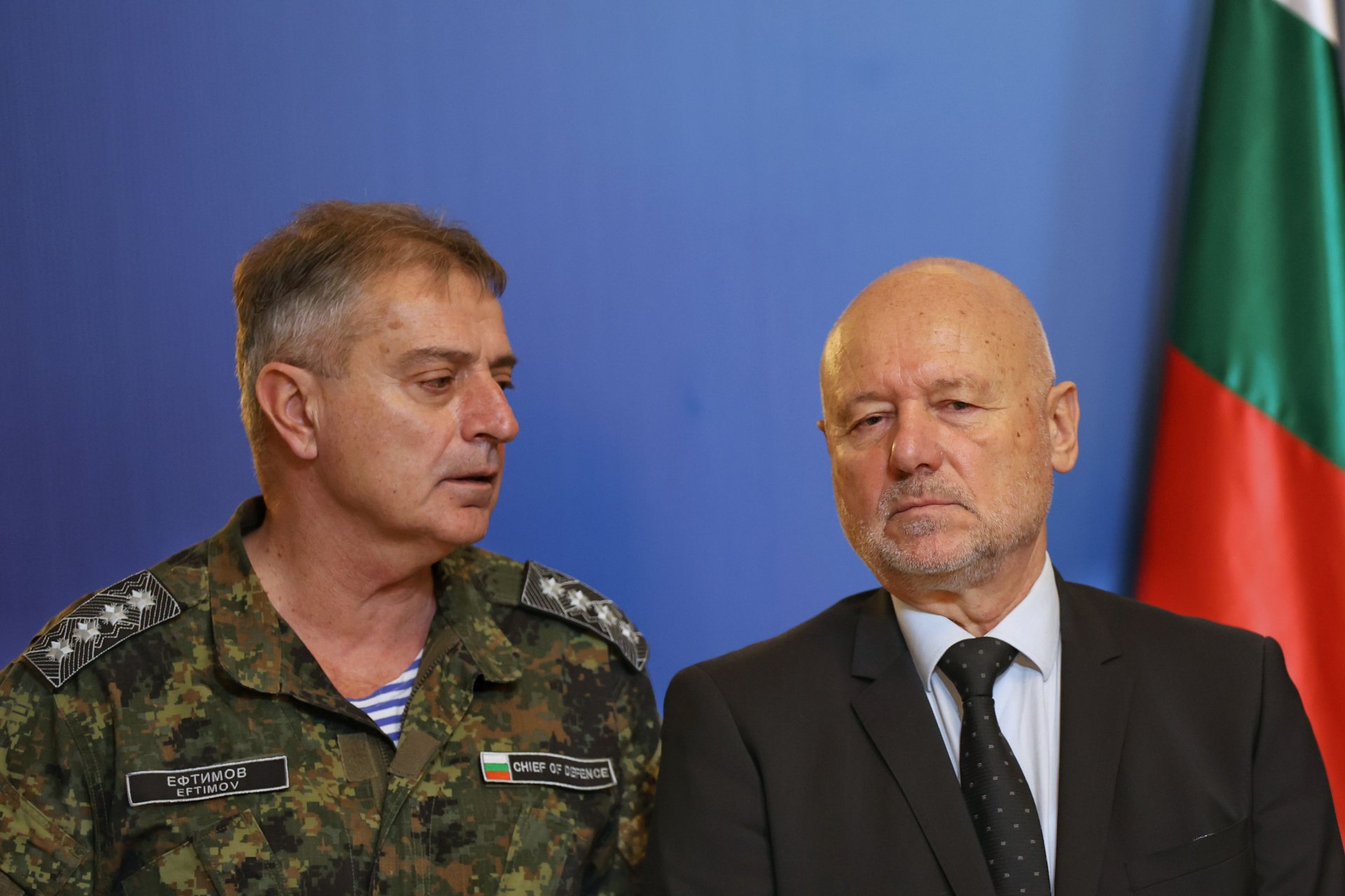 Министърът на отбраната Тодор Тагарев и началникът на отбраната адмирал Емил Ефтимов