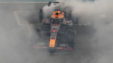 Победа №19 за Макс сложи точка на сезона с най-смазваща хегемония във Формула 1