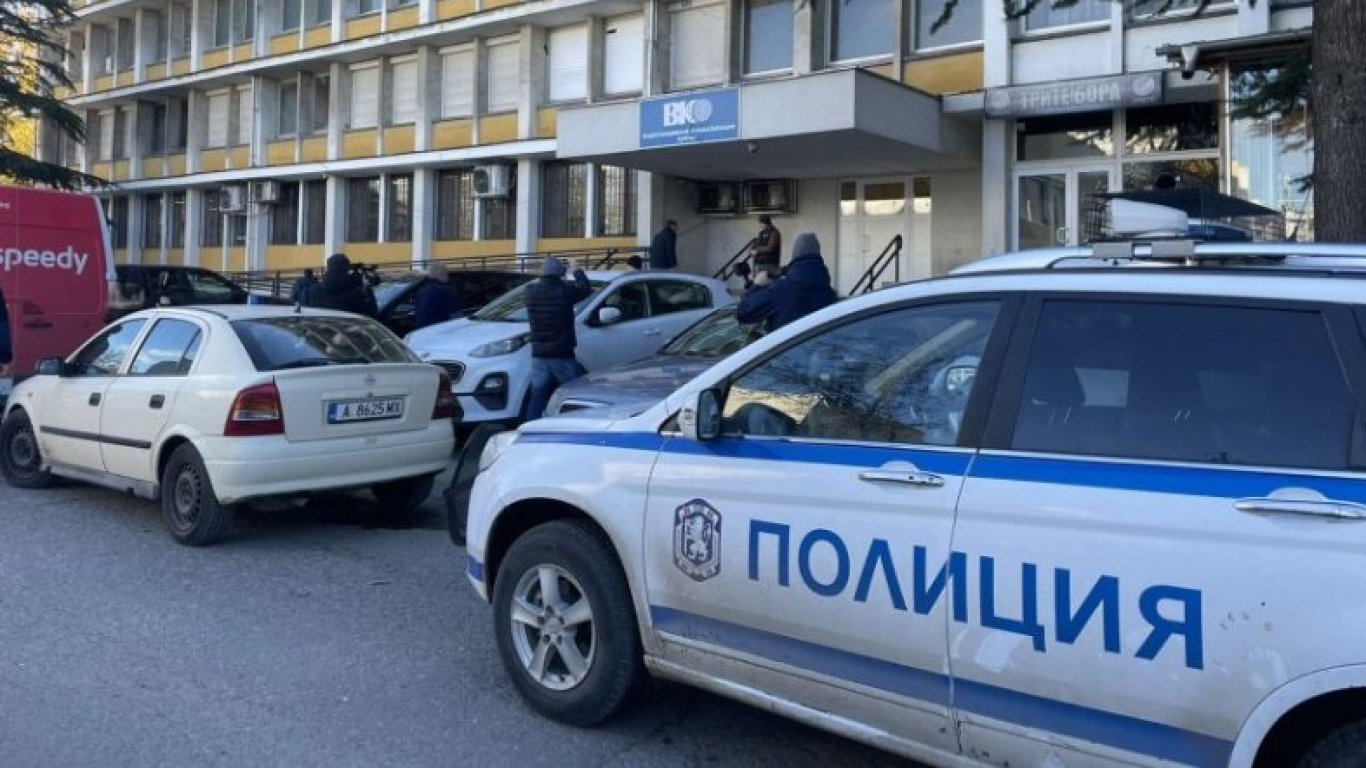 Полицията влезе във ВиК-Бургас по разследване за злоупотреби и източване на фирмата