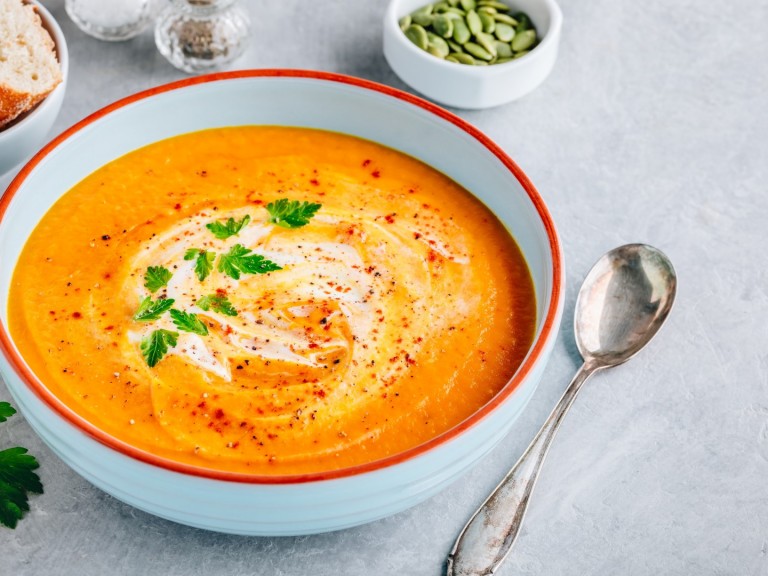 Сгряваща крем супа с моркови и пащърнак