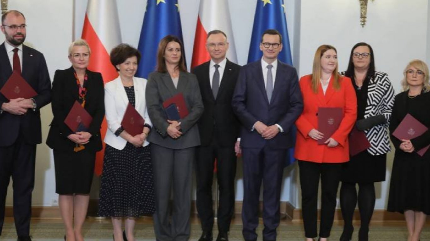 Новото полско правителство на Моравецки се закле пред президента