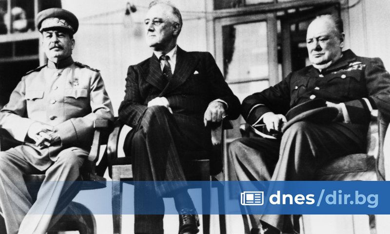 Снимка: Светът следи със затаен дъх и големи очаквания: Първата среща на Сталин, Чърчил и Рузвелт