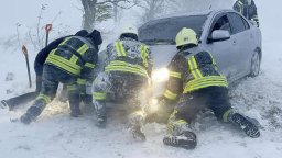 Снежен ад от двете страни на фронта, пет жертви на бурята в Одеска област (снимки/видео)