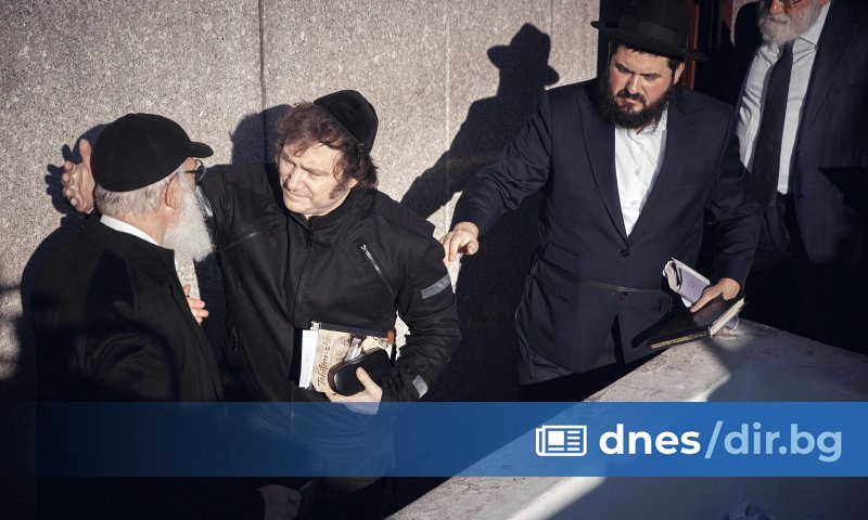 По-малко от две седмици преди да встъпи в длъжност и