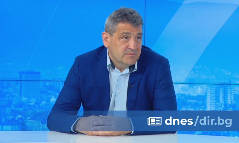 Пред Dir.bg хирургът заяви, че дори не знае кои са