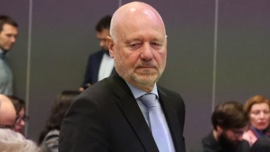 Виждам хибридните заплахи като комбинирани дейности които се провеждат непрекъснато