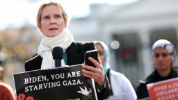 Синтия Никсън обяви гладна стачка заради войната в Газа