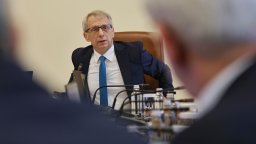 Денков: Обсъждаме проекти за близо 1 млрд. лева, включително и умна производствена сграда