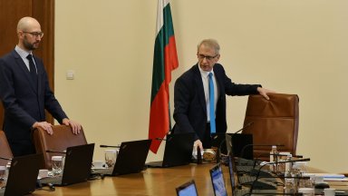 Точно преди половин година поехме управлението с ясното съзнание че