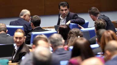 По програма на извънредно заседание Народното събрание ще направи опит