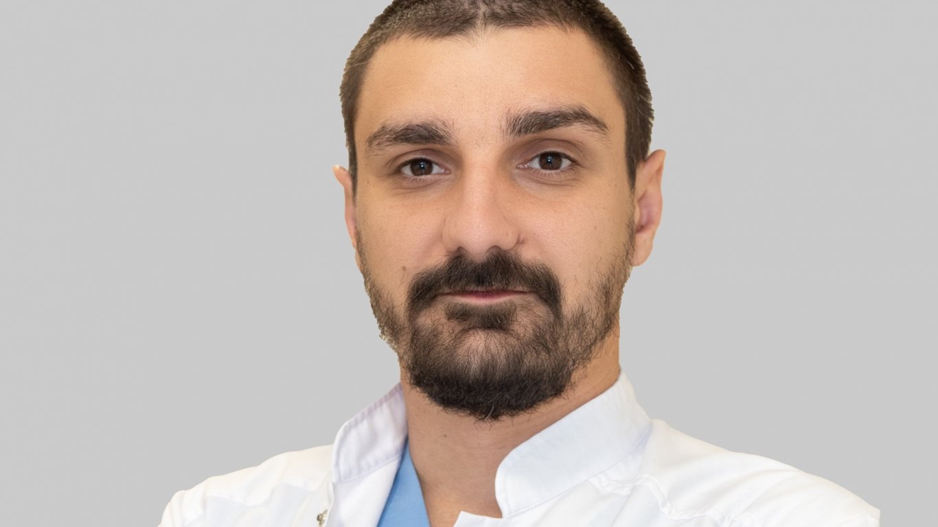 д-р Александър Маринов