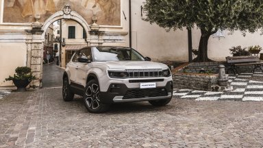 Новият Jeep Avenger се предлага с три вида задвижване