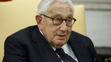 Дори и навършил един век доктор Кисинджър все още бе