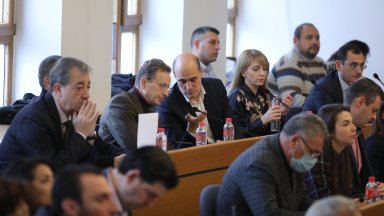 Във връзка с репликите на северомакедонския представител има два