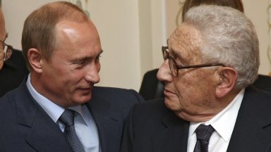 В телеграма адресирана до съпругата на топдипломата Нанси руският