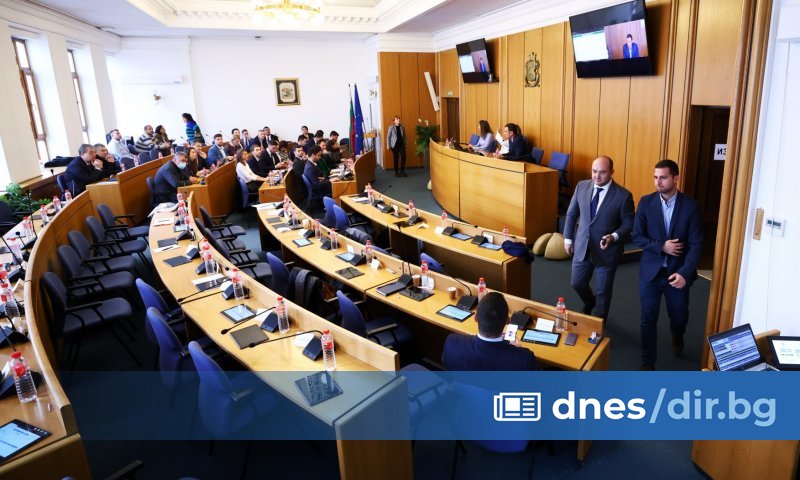 Пръв кметът Васил Терзиев се обърна с апел към съветниците