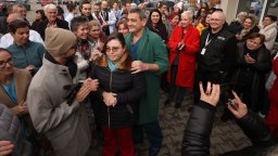 Протест в защита на проф. Шивачев. Шефът на "Пирогов": Ще отсъдя по съвест (снимки)