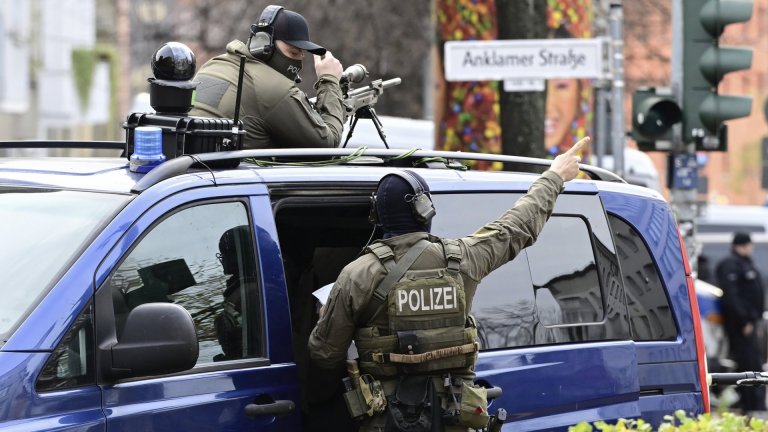 Задържаха двама тийнейджъри в Германия, планирали терористична атака срещу коледен базар 