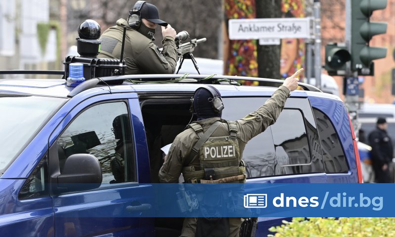 Заподозрените, които са на 15 и 16 г., бяха арестувани