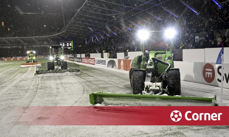 À Helsinki, ils ont montré comment gérer la neige, mais ils ont eu un problème avec les boules de neige À Helsinki, ils ont montré comment gérer la neige, mais ils ont eu un problème avec les boules de neige