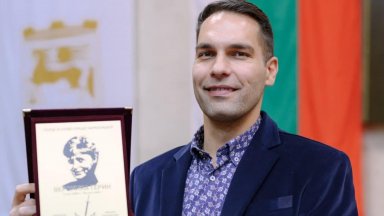 Национална награда за филма "Светецът светкавица" получи водещият на "По света и у нас" Ангел Бончев
