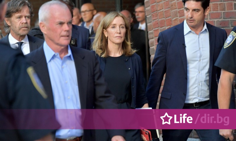 La star de Desperate Housewives, Felicity Huffman, a admis avoir payé pour que sa fille aille à l’université. La star de Desperate Housewives, Felicity Huffman, a admis avoir payé pour que sa fille aille à l’université.