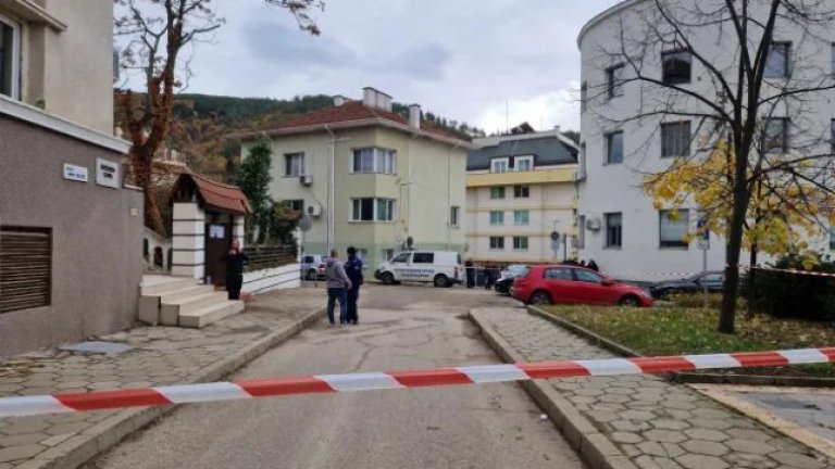 Охранител е прострелян при обир на инкасо в Благоевград, с опасност за живота е (видео)