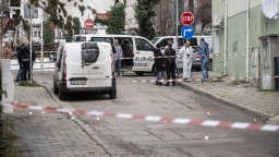 Простреляният охранител в Благоевград е транспортиран във ВМА