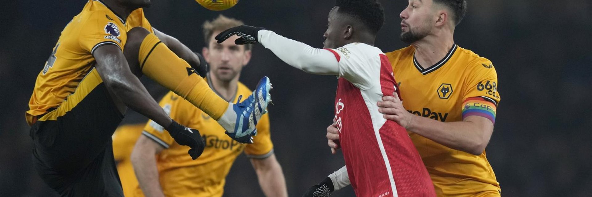 Арсенал удържа финалния щурм на „вълците“ и дръпна с 4 точки на върха в Англия