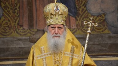 Патриарх Неофит е настанен във ВМА за лечение на белодробно