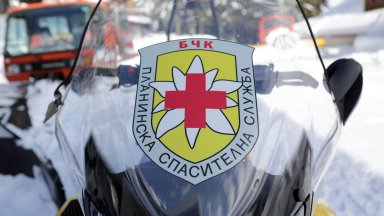 Малък 4 местен самолет Чесна е на връх Башлийца в Пирин