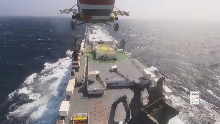 Отвлечените моряци от "Galaxy Leader" имат "ограничени контакти" със семействата им
