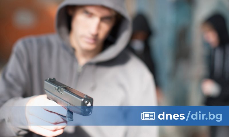 Ама детето въобще се страхува да приближи района на училището,