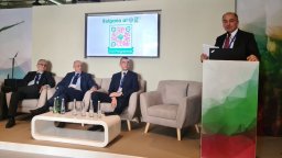 ЕСО представи плановете за развитие на електропреносната мрежа в отговор на целите на зеления преход на българския павилион на климатичната конференция COP28 в Дубай 