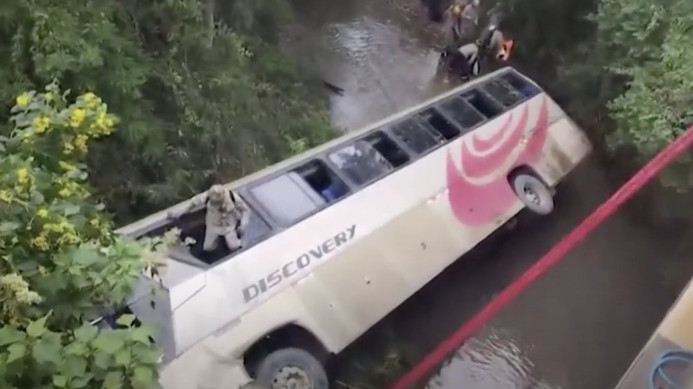 Хондурас е в 3-дневен национален траур след автобусна катастрофа с 10 жертви