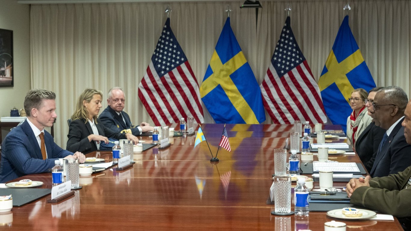 Стокхолм даде равен статут на американските военни с шведските и достъп до всички зони
