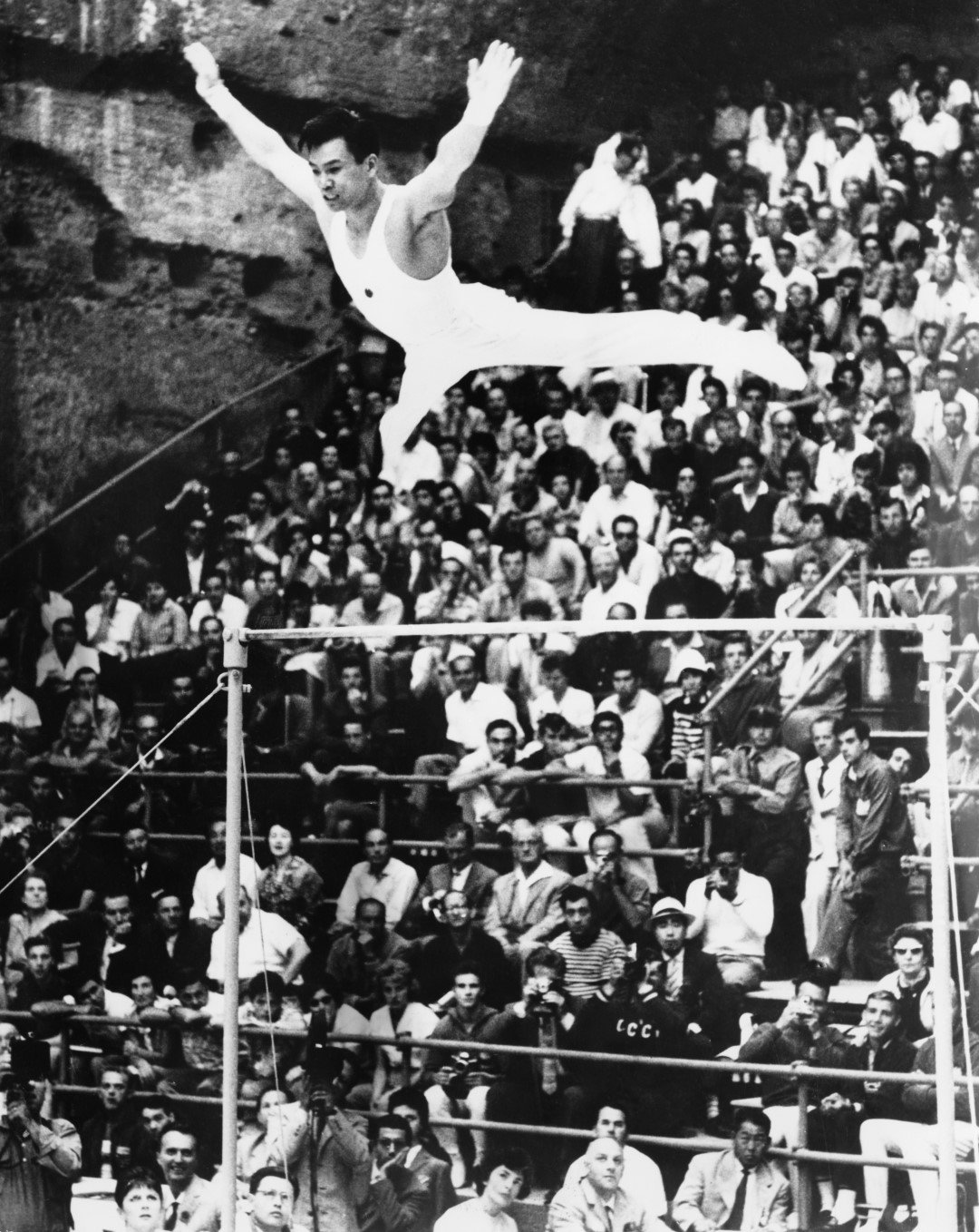 Такаши Оно е един от малкото, нарушили хегемонията на СССР в гимнастиката през 50-те. Японецът и Банц единствени взимат злато, освен съветските състезатели, на игрите в Мелбърн