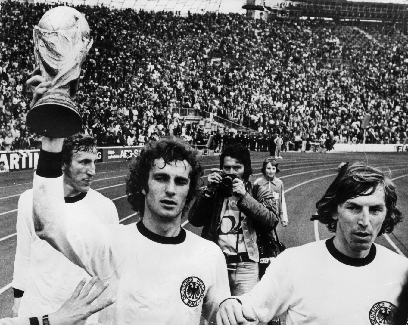 Германия - световен шампион през 1974 г. Според треньора Хелмут Шьон, програмите и стратегиите на Банц имат заслуга за успехите на Бундестима през поне две десетилетия