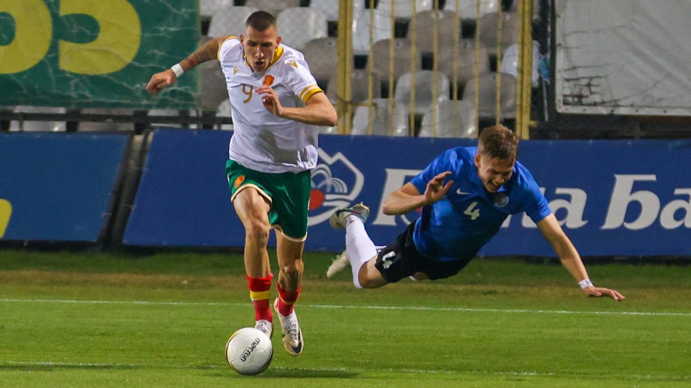 Нападателят на младежкия национален отбор отказа на "Левски"