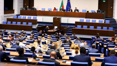 Първа възрази Корнелия Нинова която упрекна мнозинството че първо ще