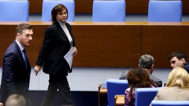 Нинова не отговори дали социалистите биха управлявали с ПП ДБ след