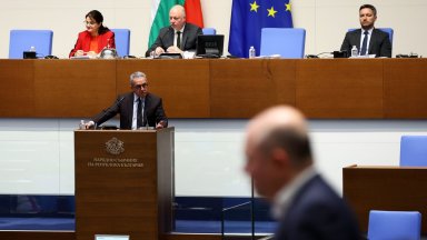 Желязков обяви че ще свиква извънредно заседание на парламента и