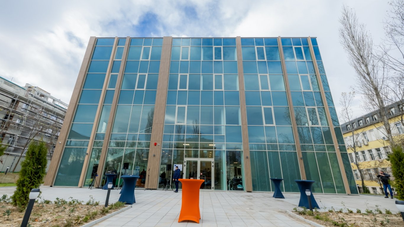 Премиерът акад. Николай Денков и вицепремиерът Мария Габриел откриха новата високотехнологична сграда на институт GATE