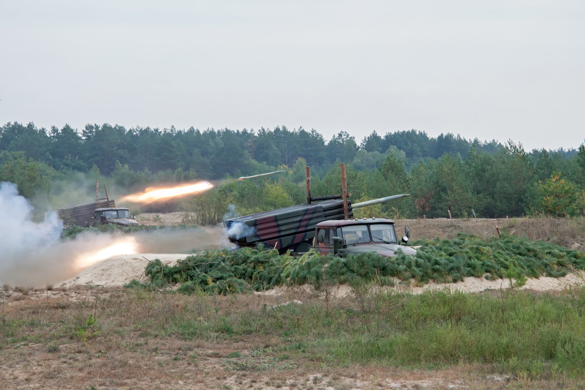 Съветска ракетна артилерия БМ-21 "Град"